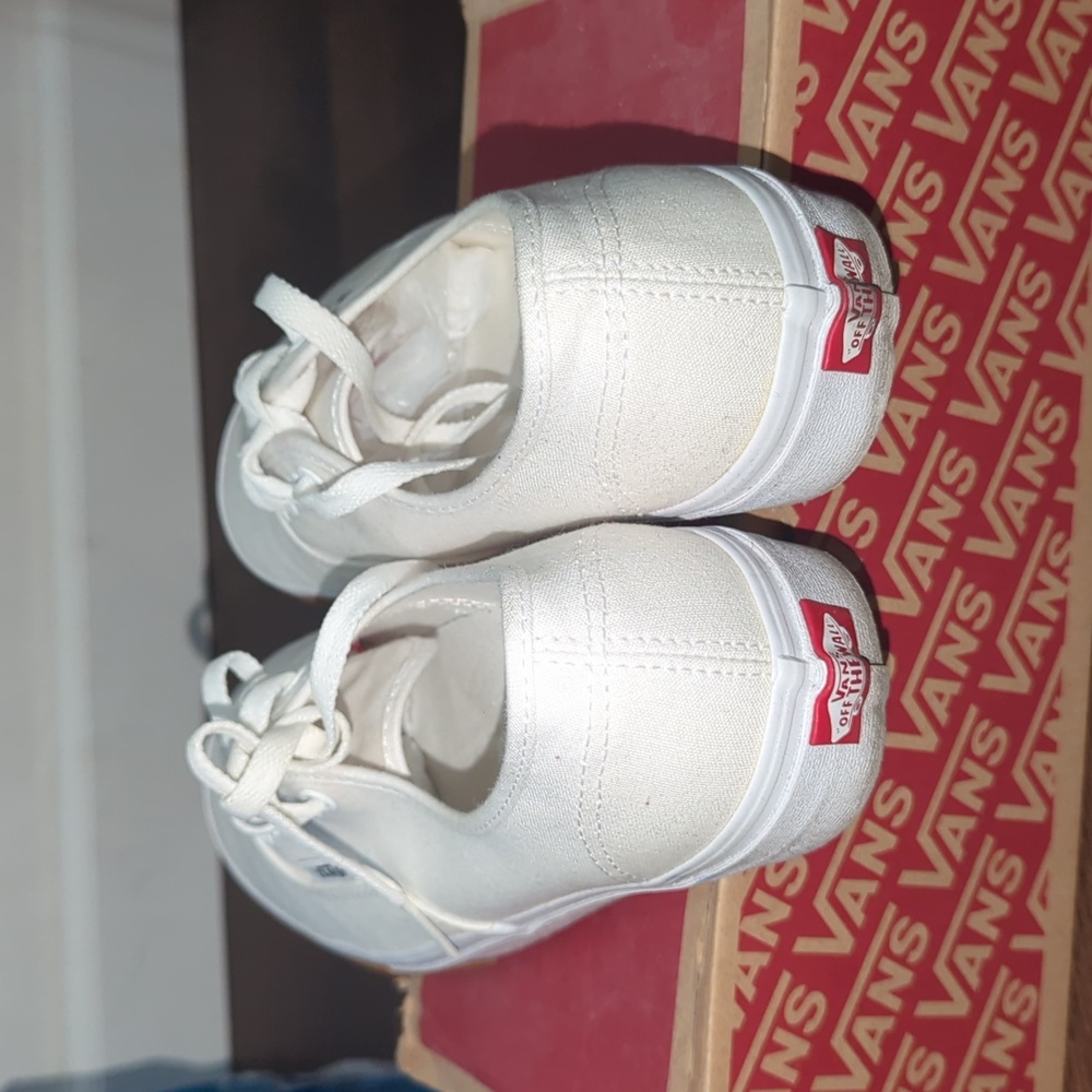 Vans - Picture 4 of 10